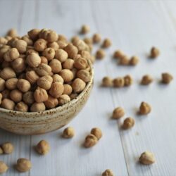 Free chickpea in bowl on the table
