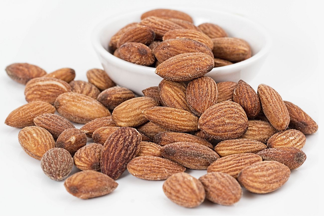 the amazing health benefits of eating almonds