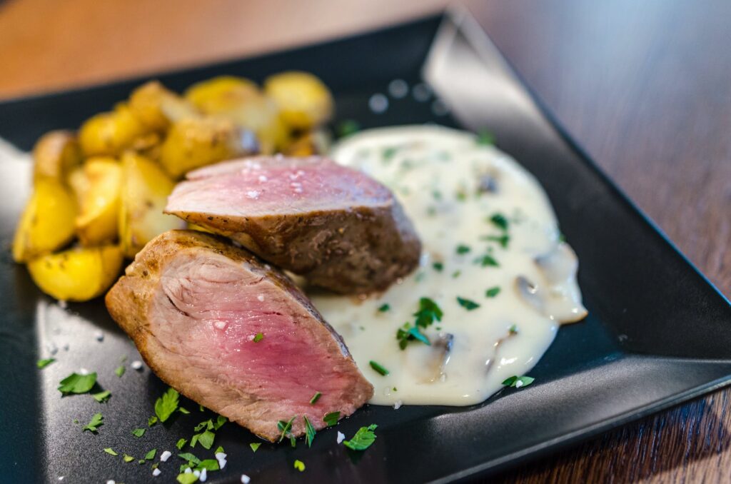 how to grill tenderloin steak with sweet potatoes and sauce.
