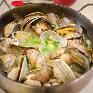 how to prepare a healthy delicious clams and veggies meal