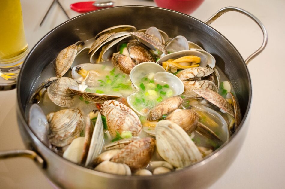 how to prepare a healthy delicious clams and veggies meal