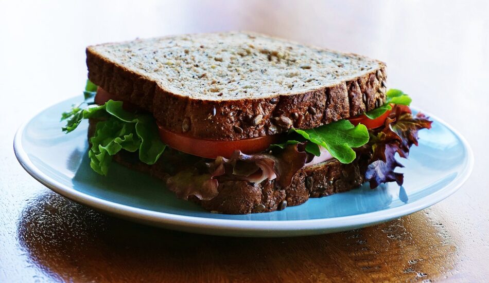 a guide on how to make a healthy veggie sandwich