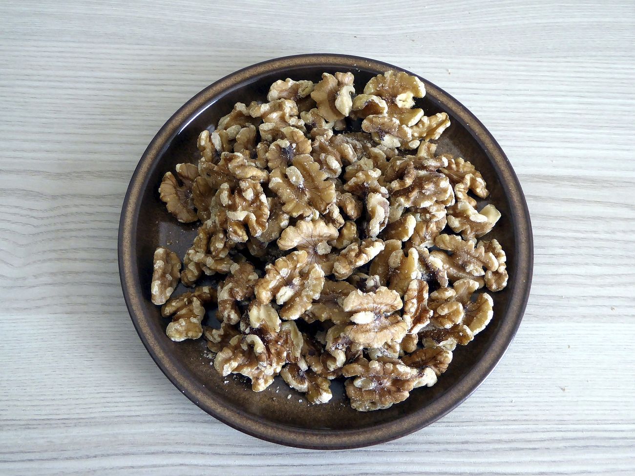 nutritional value, history and health benefits of walnuts